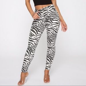 2️⃣1️⃣ Today ONLY SALE! Brand new! Tags on beautiful Fashion nova pants.